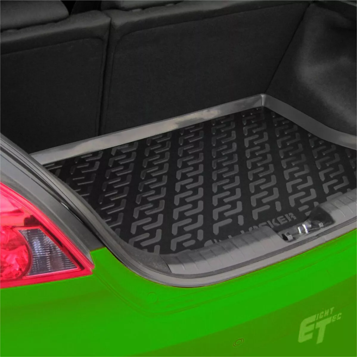 Kofferraumwanne Locker im Auto Eine Locker Kofferraumwanne in einem gruenen Auto liegend.